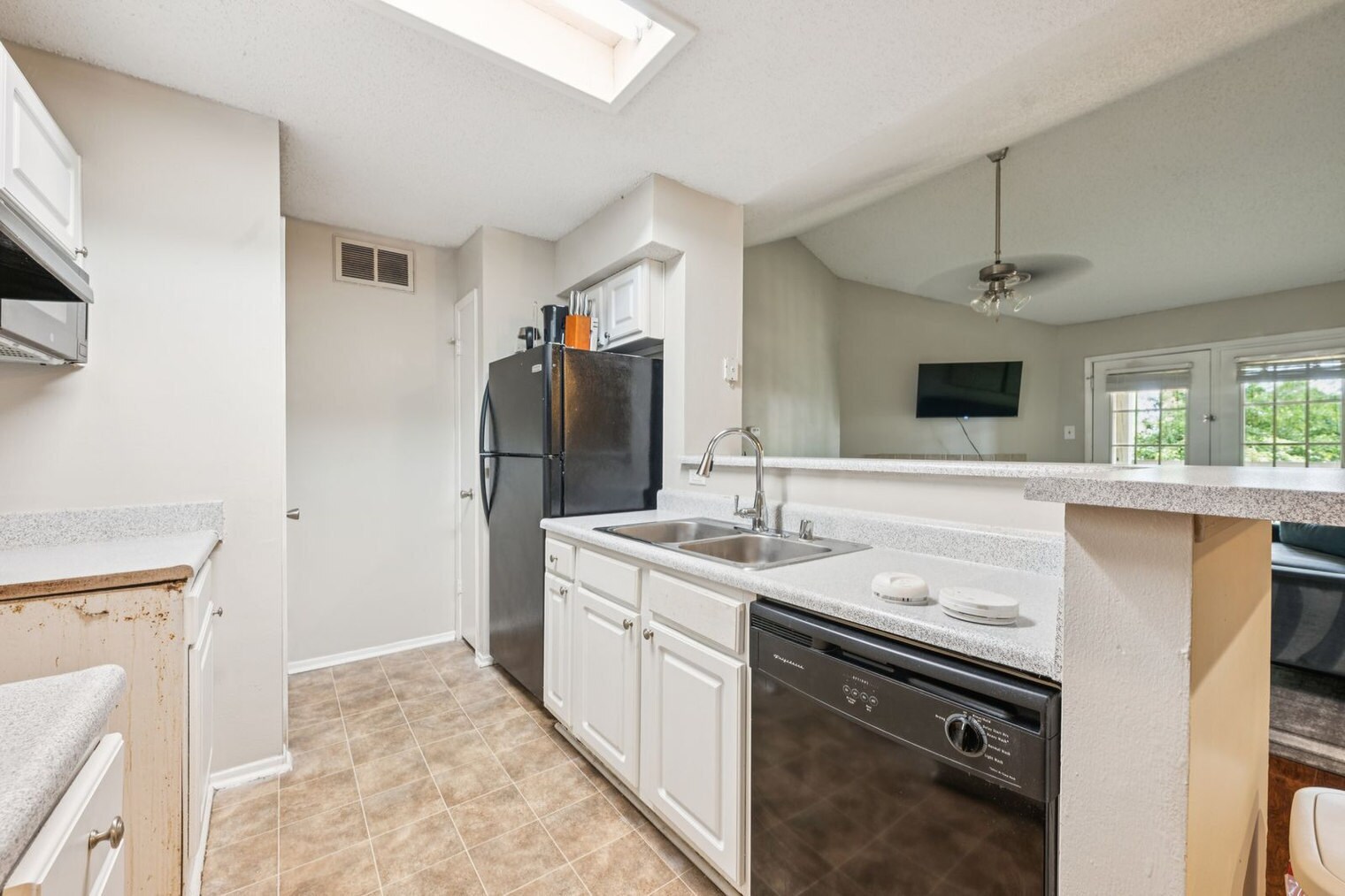 Building Photo - 3784 University Dr NW