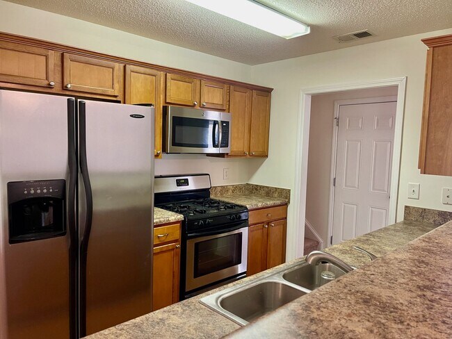 Building Photo - Ranch Home Located Minutes to Downtown Dallas