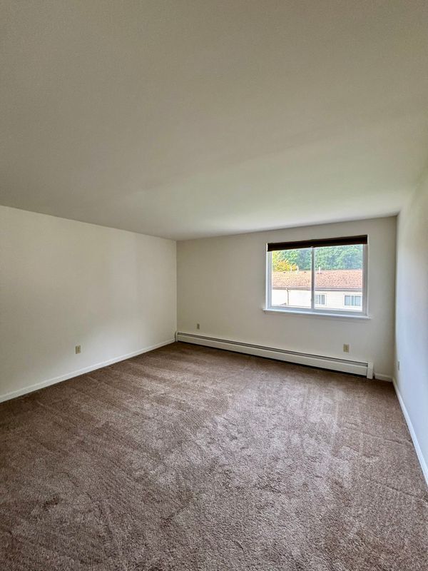 Building Photo - 16 Losson Garden Dr