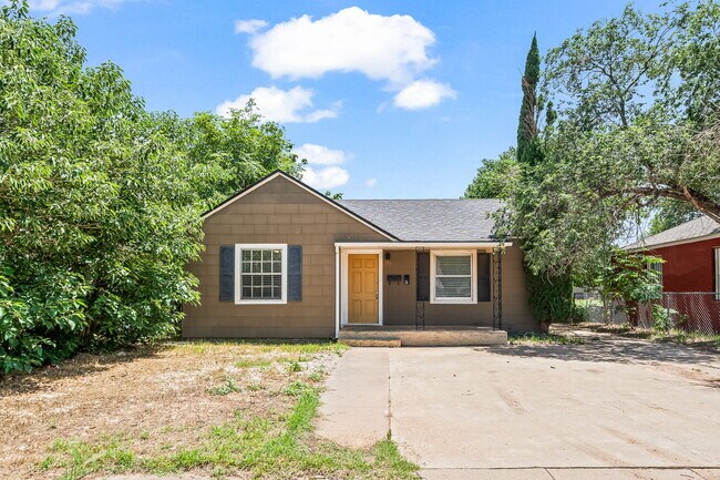 Primary Photo - Vintage Home w/ Modern Updates, Minutes fr...