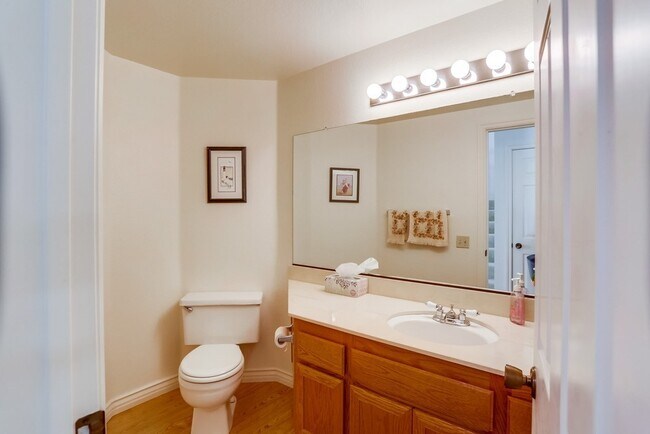 Building Photo - Spacious 4 Bedroom Shadowridge Home Available May 1st