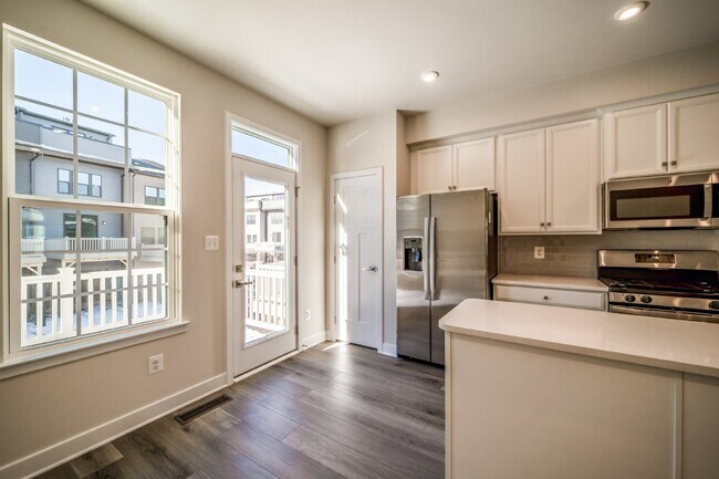 Building Photo - 14062 Sunrise Valley Dr
