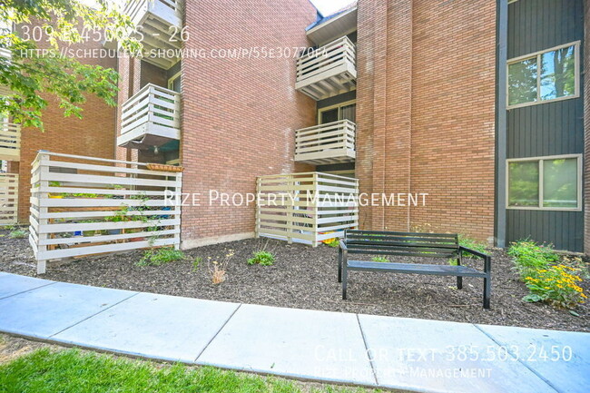 Building Photo - Creekside View Apartment!