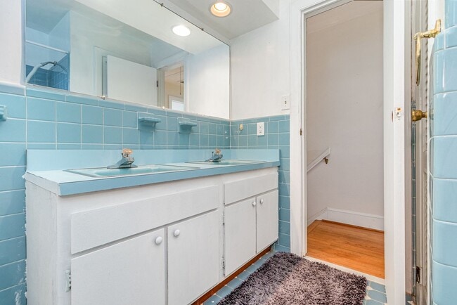 Building Photo - Coming Soon | $2,000/mo | Spacious Split-L...