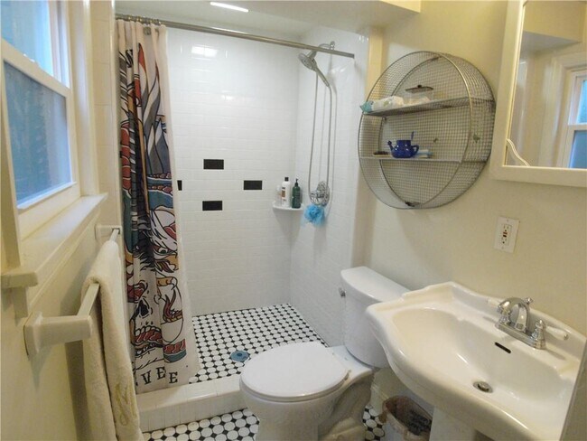 Building Photo - 1197 Stillwood Dr NE