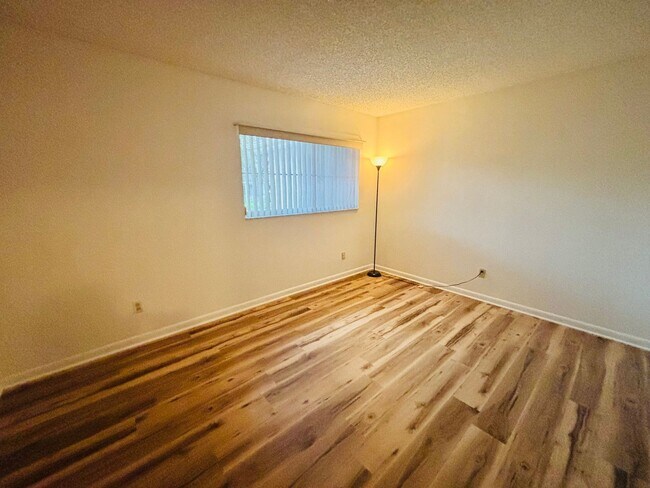 Building Photo - Newly updated 2/2 in 55+ community