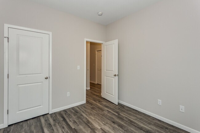 Building Photo - 2242 E Cheyenne Ct