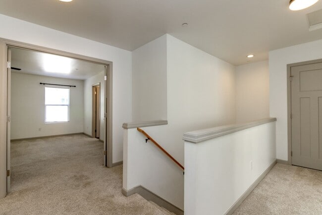 Building Photo - Beautiful upgraded 4 bedroom DuPont home with AC and sprinkler system