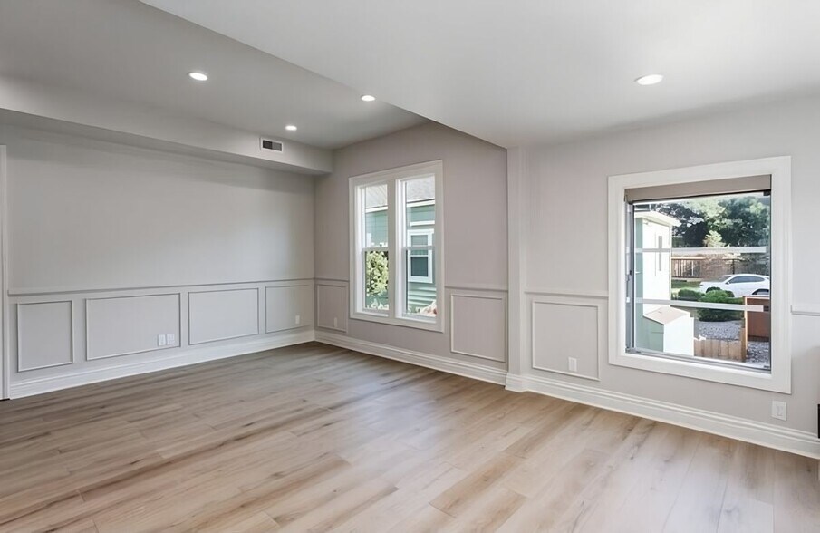 Building Photo - 4224 Brockton Ave