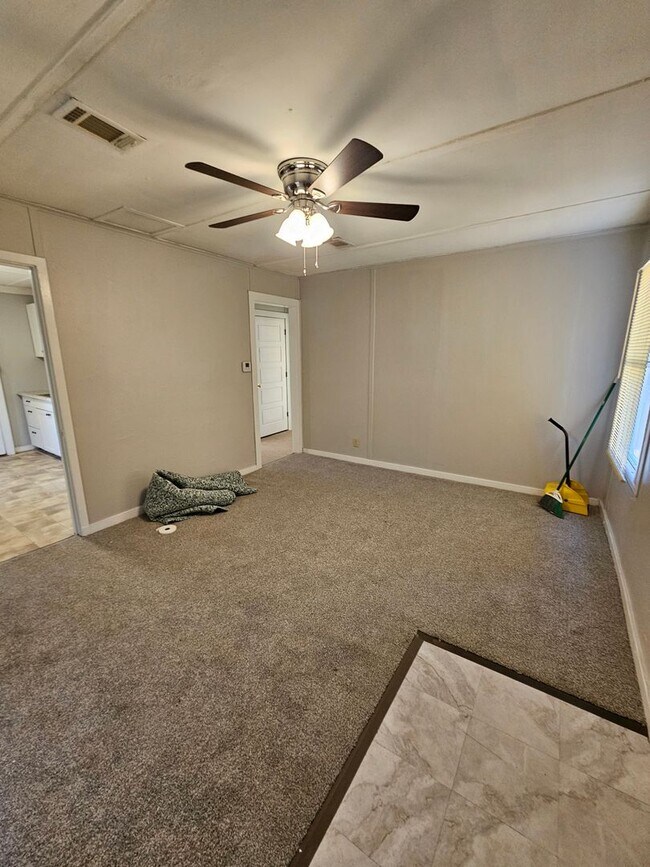 Building Photo - Rental in Jacksonville