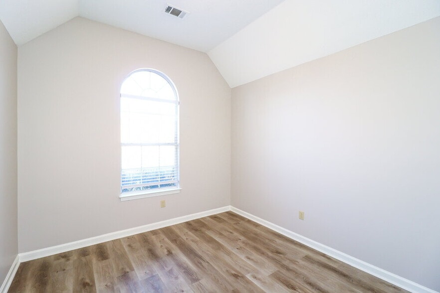 Building Photo - 7121 Showboat Ln