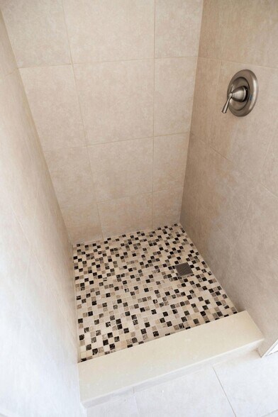 Building Photo - 141 NW 13th Ave