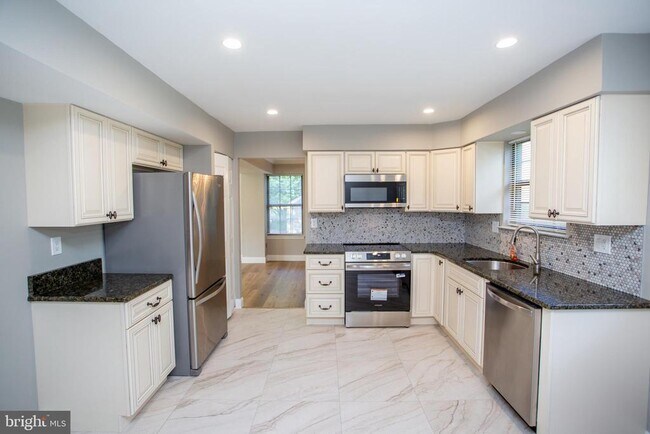Building Photo - 19 Seton Hill Ct