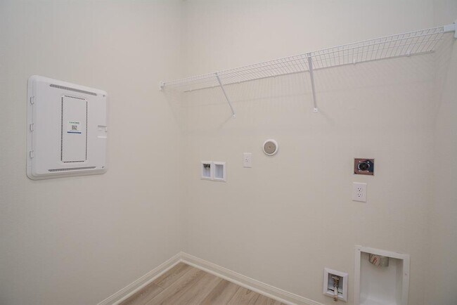 Building Photo - 569 Amberwood Pk Dr