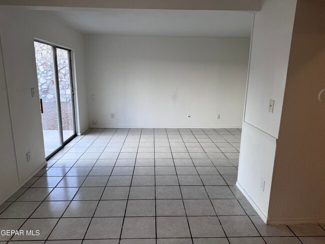 Building Photo - 213 Moon River St