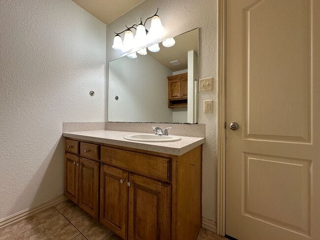 Building Photo - * Move-In Special * Beautiful 4 Bed / 2 Bath Home in Fort Smith