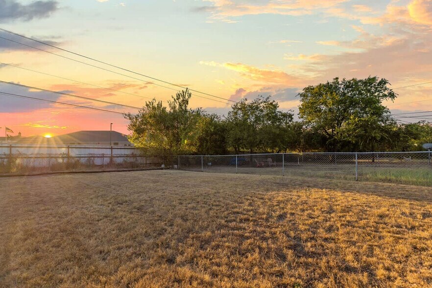 Building Photo - 3313 Chisholm Trail
