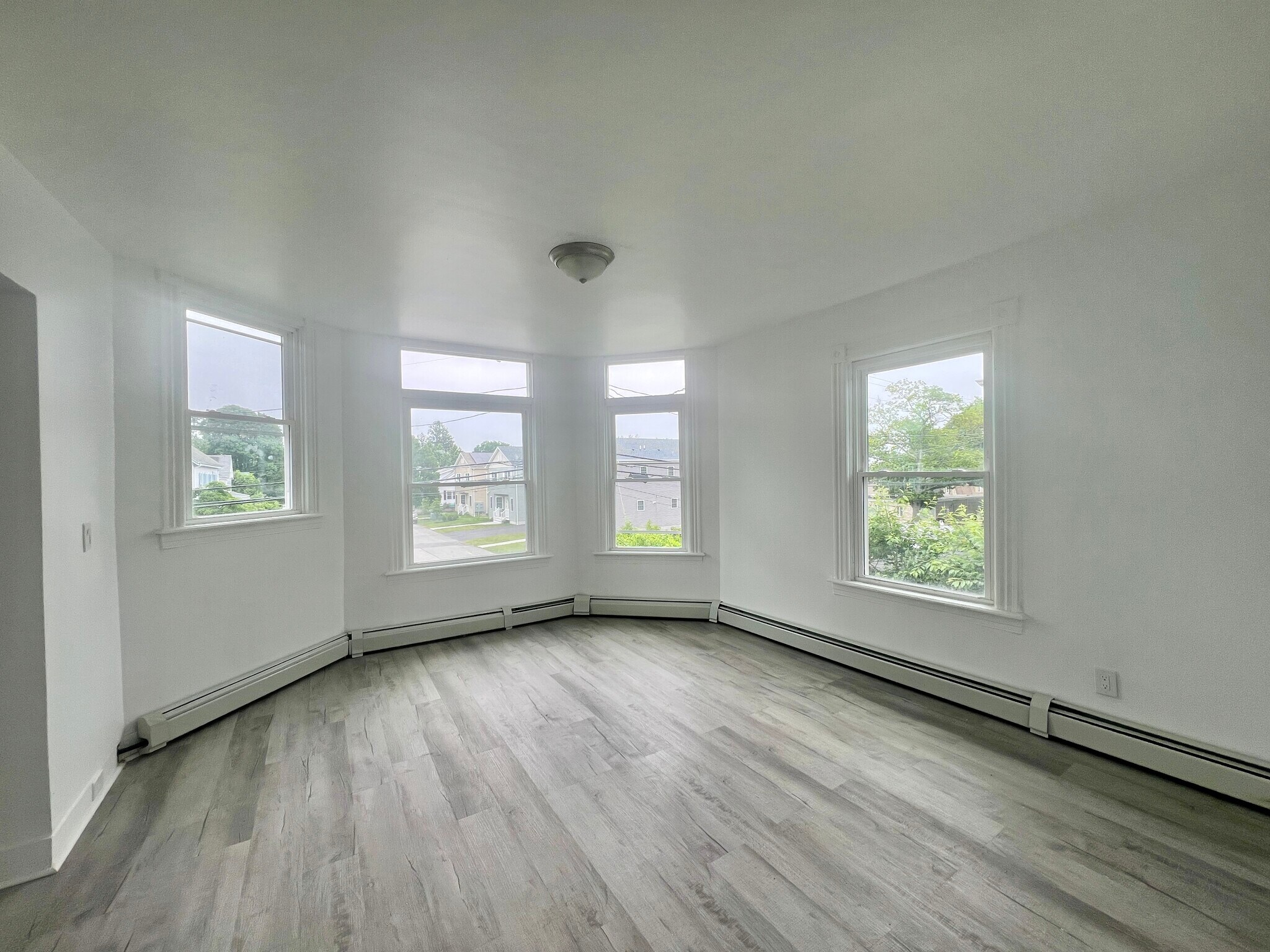 Building Photo - 236 Willetts Ave