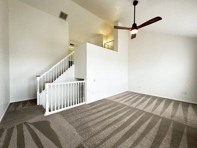 Building Photo - Amazing Townhome with Spectacular Views for Rent in Draper!