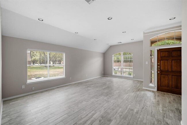 Building Photo - 9847 Willow Crossing Dr