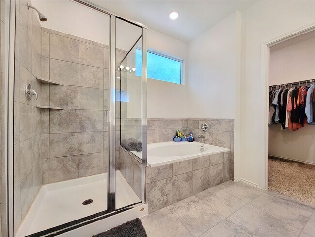 Building Photo - Spacious 4-Bedroom, 3-Bath Single-Family H...