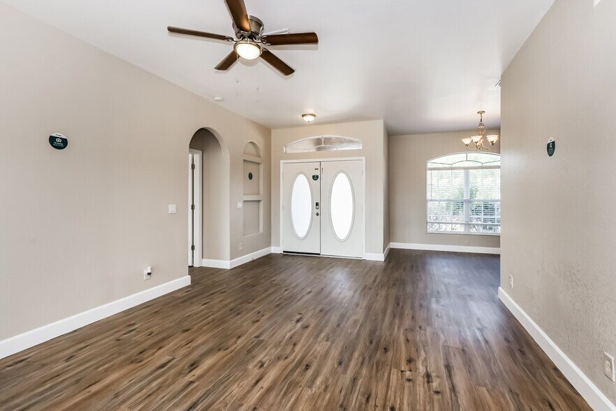 Building Photo - 7452 Battalla Rd