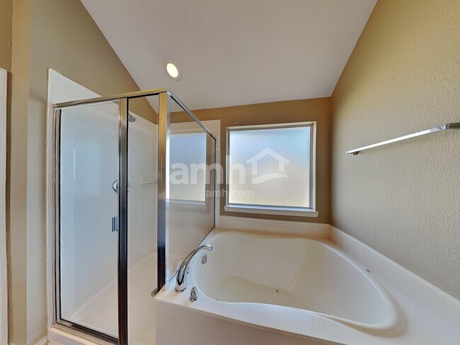 Building Photo - 8000 Bonito Dr