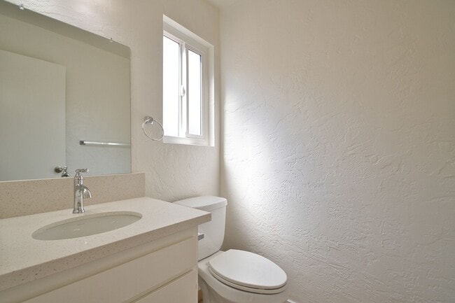 Building Photo - ot1708