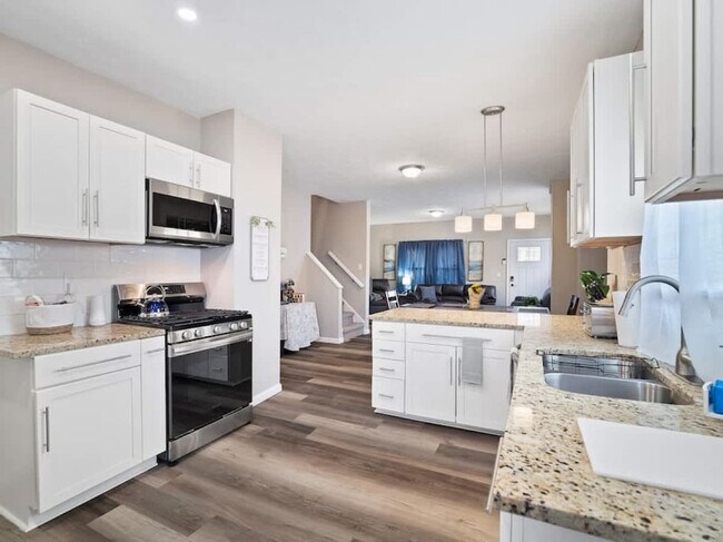 Building Photo - 1415 W 57th St