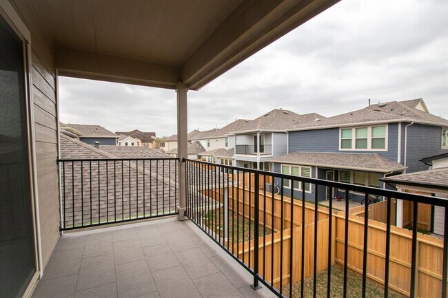 Building Photo - 3413 Knighton Hill Dr