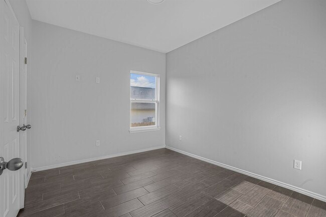 Building Photo - 1616 Tesis Drive