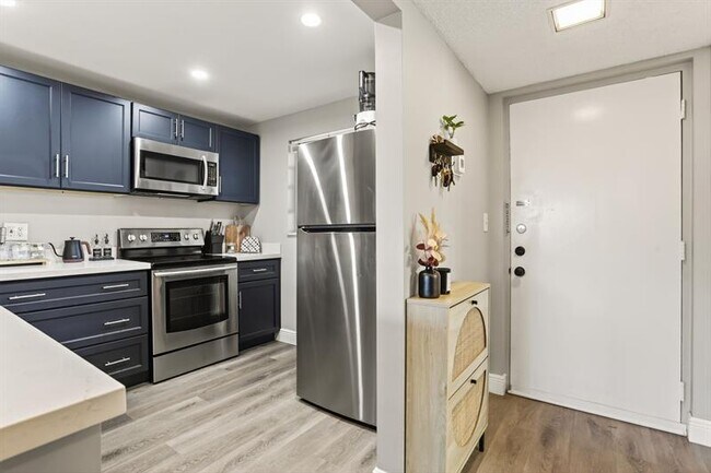 Building Photo - 2309 S Cypress Bend Dr