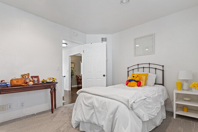 Building Photo - 4386 Willow Glen St