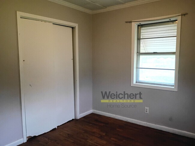 Building Photo - 3BR Home w/ Garage & Fenced Yard