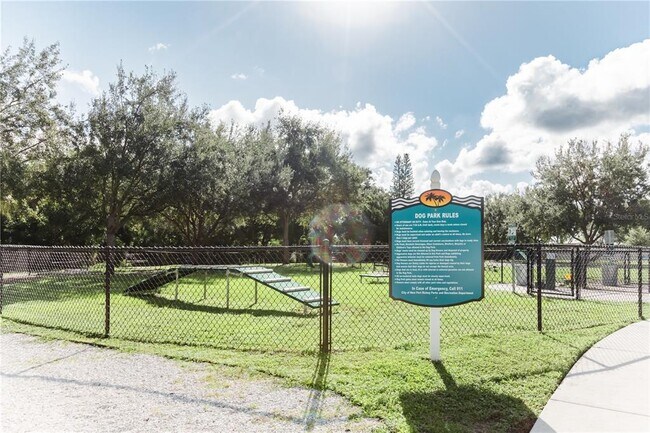 Building Photo - 6520 Meadowbrook Ln