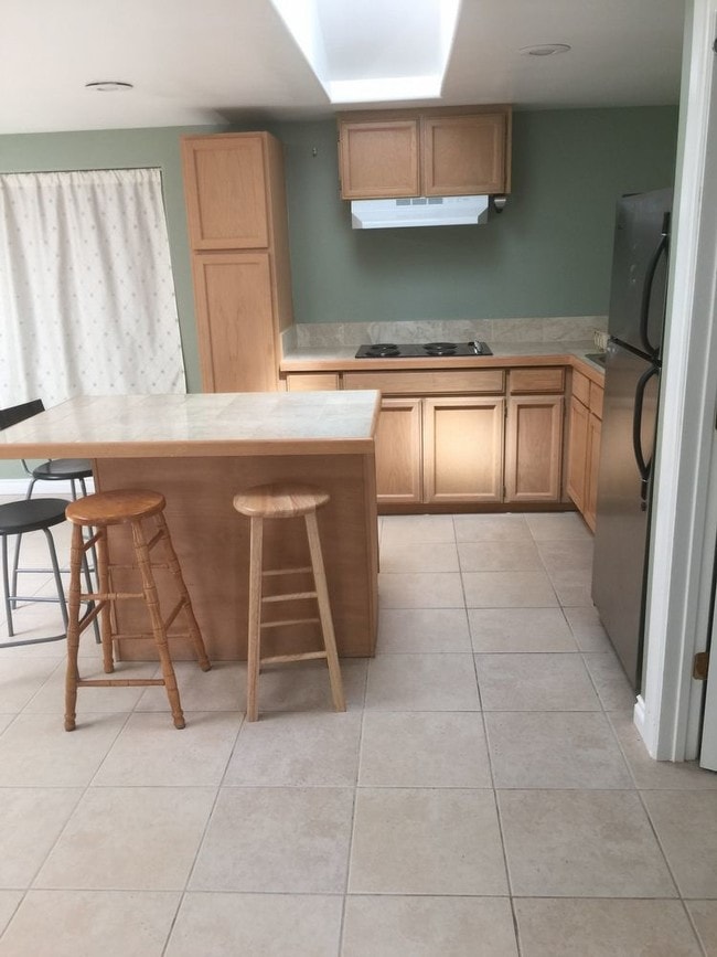 Building Photo - Adorable Clean Studio/ Mother-in-Law apt.