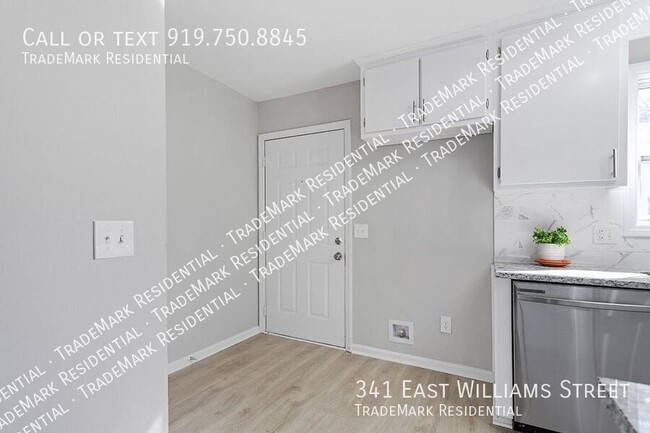 Building Photo - Gorgeous, Newly Renovated Townhome