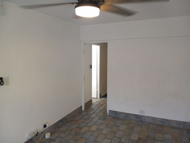 Building Photo - 2 Bed/2 Bath/1 Parking at Fern Terrace