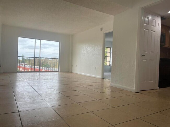 Building Photo - 4172 Inverrary Dr