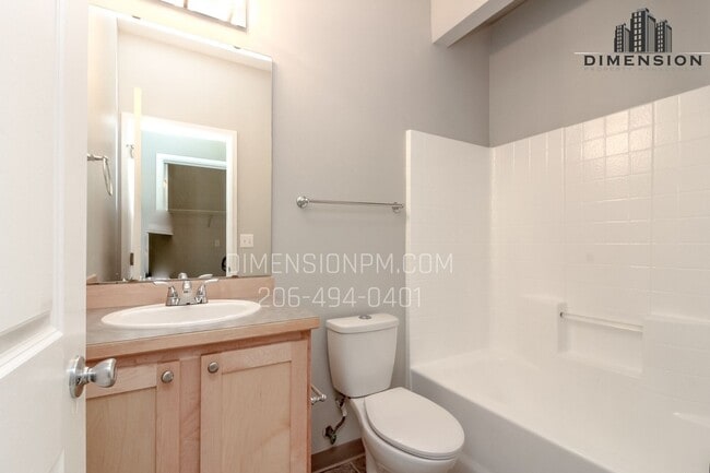 Building Photo - Beautifully Remodeled Studio in a Prime Lo...