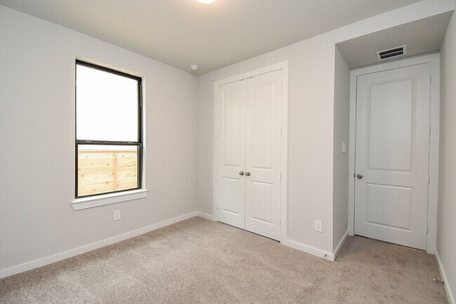 Building Photo - 3322 Verdant Ln