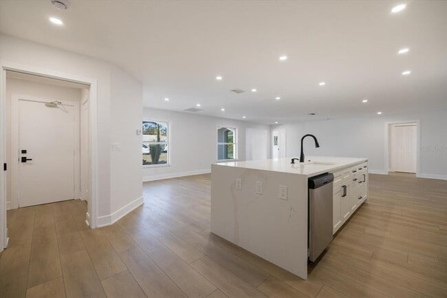 Building Photo - 328 Monet Dr