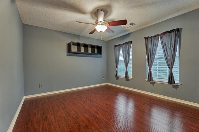 Building Photo - 8406 Oak Villa Ct