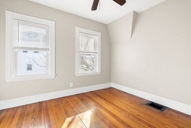 Building Photo - 3 Lawry St