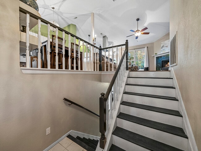 Building Photo - 2301 Summit Dr