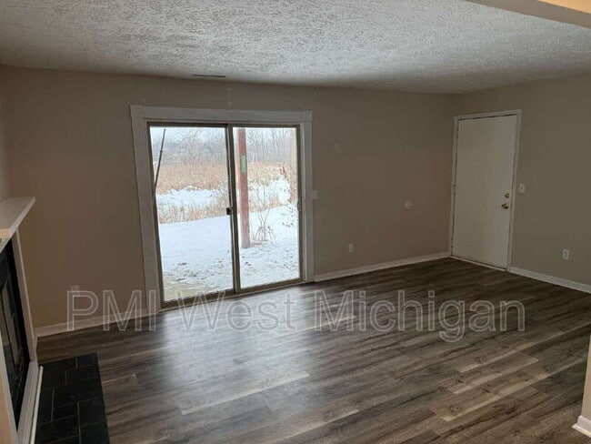 Building Photo - 5852 Shaw St