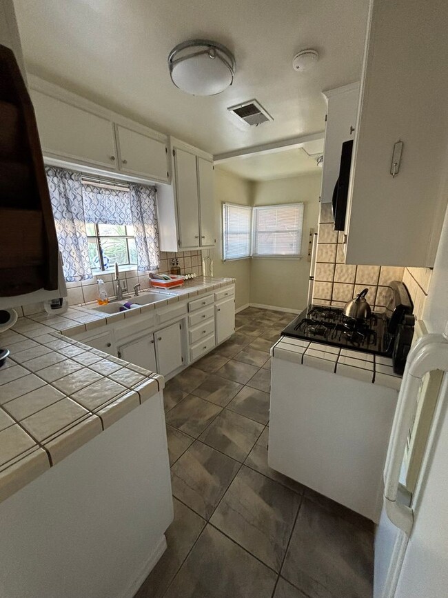 Building Photo - Cozy 2-Bed, 1-Bath in Alta Vista - Move in...