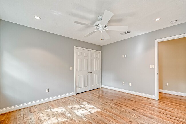 Building Photo - 3710 Linkview Dr