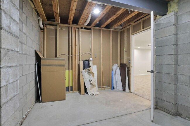 Building Photo - 7090 Dean Farm Rd