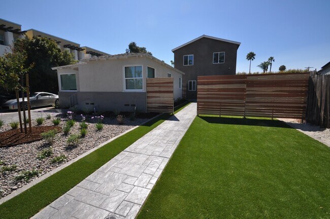 Primary Photo - 4BD/2BA, Private Yard!